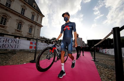 El colombiano Egan Bernal ganó el Tour de Francia en 2019 pero falló en 2020; es uno de los favoritos para el Giro, pero hay dudas por sus dolores de espalda.
