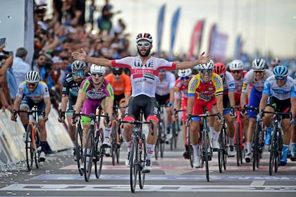 El colombiano Fernando Gaviria, vencedor de la etapa de este martes y nuevo líder de la Vuelta de San Juan