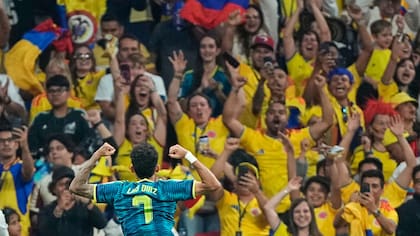 El colombiano Luis Díaz celebra después de anotar el segundo gol de Colombia en el partido ante Uzbekistán por el Grupo K del Mundial, el miércoles 17 de junio de 2026, en Ciudad de México