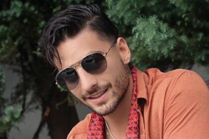 El colombiano se rió del tema "Mi soledad y yo" y el español le dio una lección