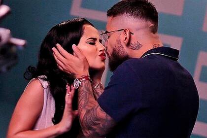 El colombiano y la estadounidense presentaron el videoclip de "La respuesta", un llamado al empoderamiento femenino