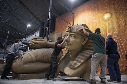 El "Colón Fábrica" es un espacio de 7500 metros cuadrados que almacena la producción escenográfica, utilería y telones, y se amplía exponencialmente temporada tras temporada (Fuente: Teatro Colón)