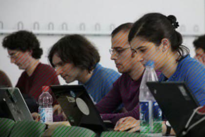 El color de la cuadrícula es como si se extendiera por el resto de la imagen, que no tiene color