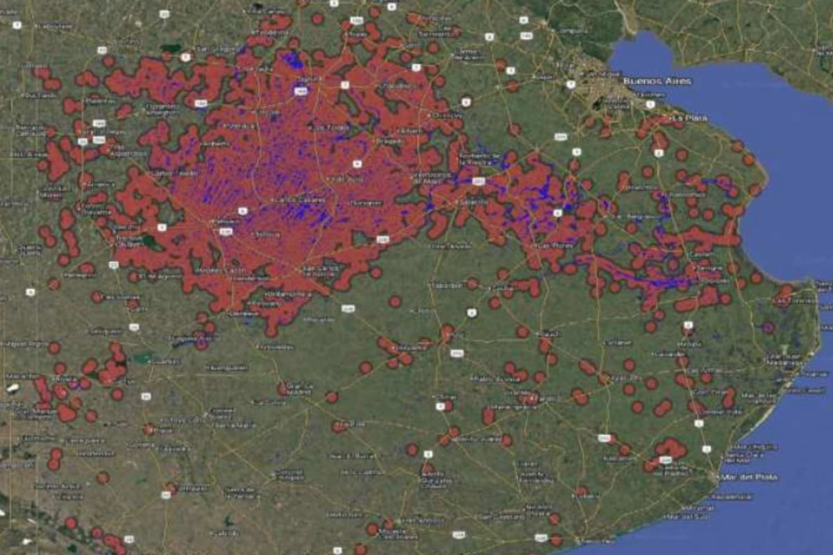 El color naranja intenso indica área afectada por inundaciones en Buenos Aires; el azul, en tanto, representa superficie inundada