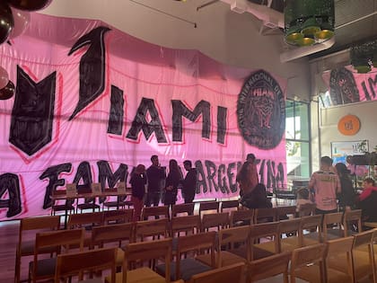 El color rosa del Inter Miami decoró el espacio que se inauguró este miércoles en Villa del Parque