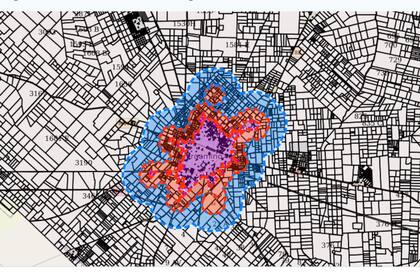 El color violeta destaca la zona urbana; el naranja, la restricción a las aplicaciones terrestres y el azul con aviones