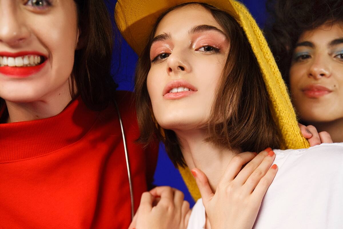 El color y las inscripciones de moda
