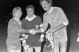 El "Colorado" Mario Killer y Alejandro "Chiquito" Travaglini, los capitanes del partido principal en el CASI