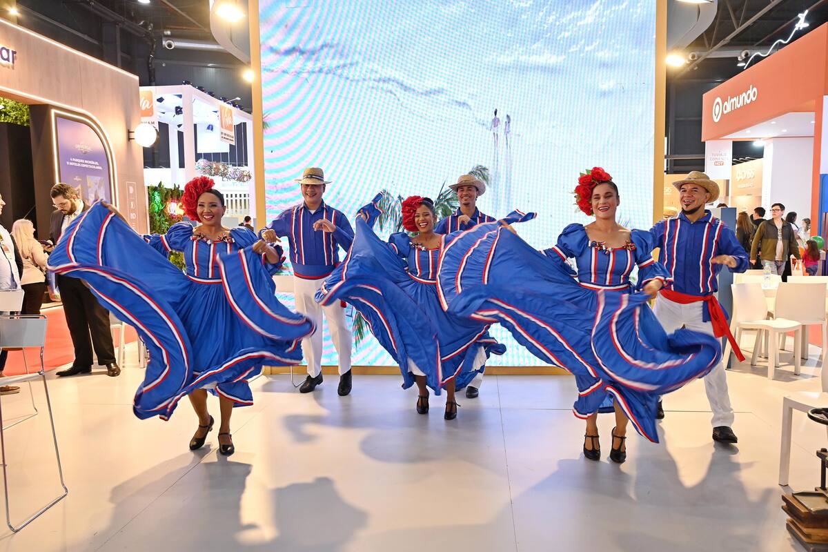 El colorido de República Dominicana, durante uno de los espectáculos en el marco de la FIT 2025.