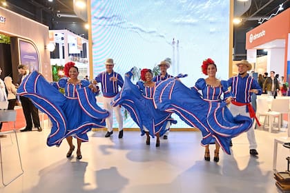 El colorido de República Dominicana, durante uno de los espectáculos en el marco de la FIT 2025.