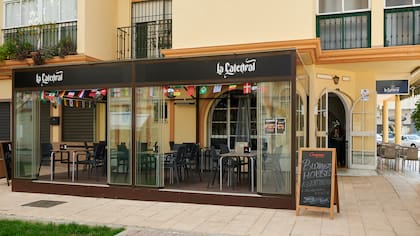 El colorido frente del bar
