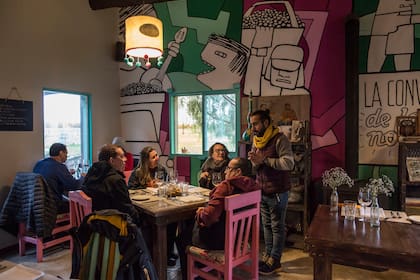 El colorido restó de bodega La Azul.