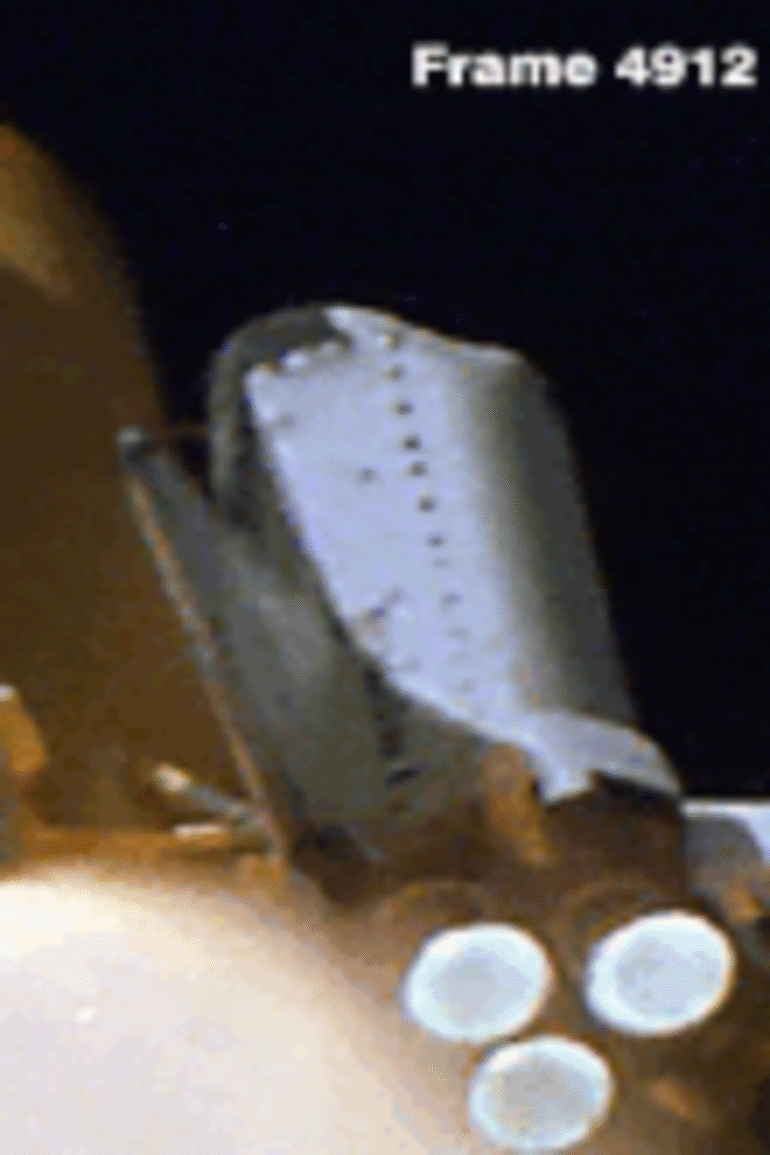 El Columbia es lanzado hacia el espacio con siete tripulantes a bordo.