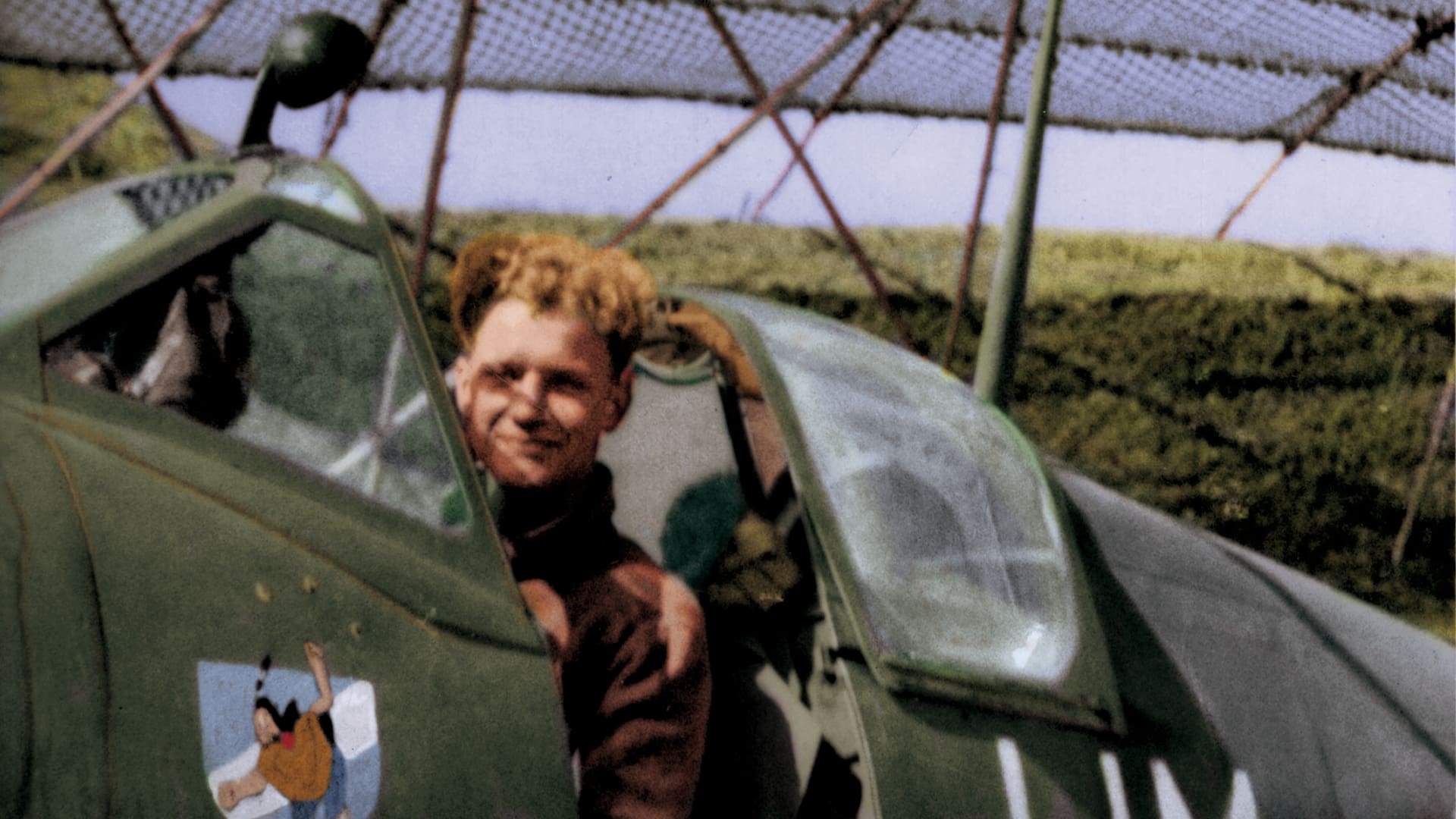 El comandante de escuadrilla “Ñaña” Adamson en su Spitfire “Hacete a un Lau” en1944.