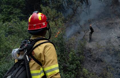 El combate del fuego sigue siendo extremadamente complicado en Los Alerces.
