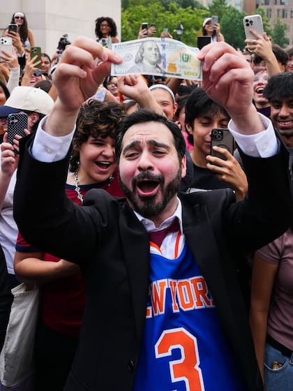 El comediante Amadeo Fusca se llevó los US$100 en el curso de dobles de Mamdani