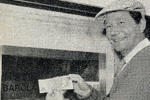 El comediante británico Reg Varney fue el primero en retirar dinero usando un cajero automático