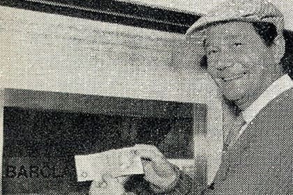 El comediante británico Reg Varney fue el primero en retirar dinero usando un cajero automático