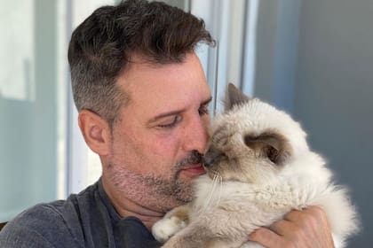 El comediante expresó en sus redes sociales la tristeza por la muerte de su gato Renzo