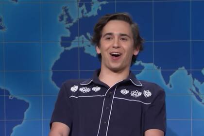 El comediante latino Marcello Hernández triunfó en Saturday Night Live