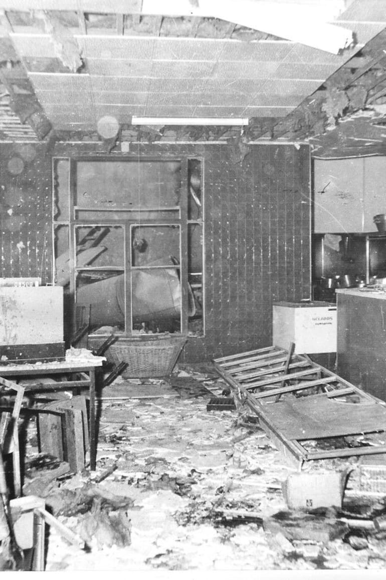 El comedor de la policía tras el brutal atentado de Montoneros que dejó 23 muertos y 110 heridos