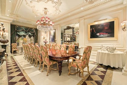 El comedor principal. La propiedad además cuenta con una casa de huéspedes de 400 metros cuadrados.