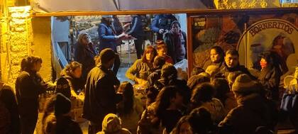 El comedor se vio desbordado esta semana: más de 3.500 personas se acercaron a buscar alimentos. En pandemia asistía a 50 mendocinos.