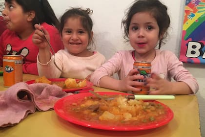 El comedor Todo por los chicos se sustenta especialmente con el aporte de Banco de Alimentos.