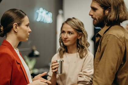 El comienzo de una discusión puede surgir a partir de las opiniones (Foto Pexels)