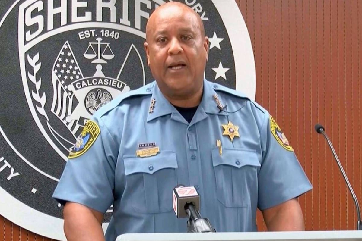 El comisario de Calcasieu, Gary “Stitch” Guillory, al anunciar cómo hallaron al bebé en Luisiana