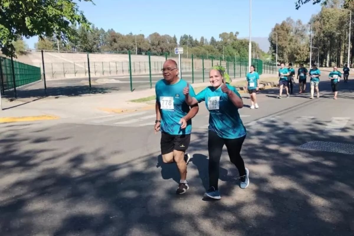 El comisario general retirado Elio Olmos se descompensó mientras corría la media maratón por el Día de la Policía