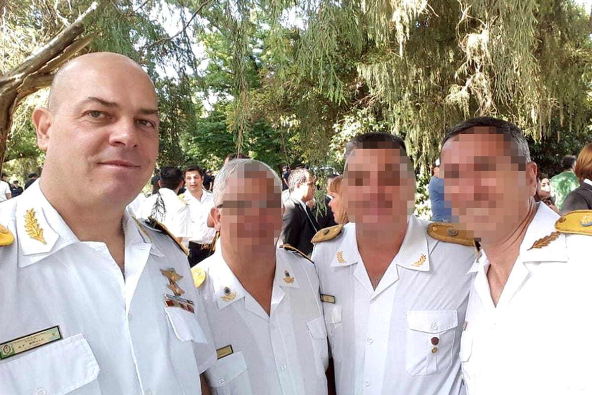 El comisario mayor Brulc (a la izquierda), con compañeros de la fuerza