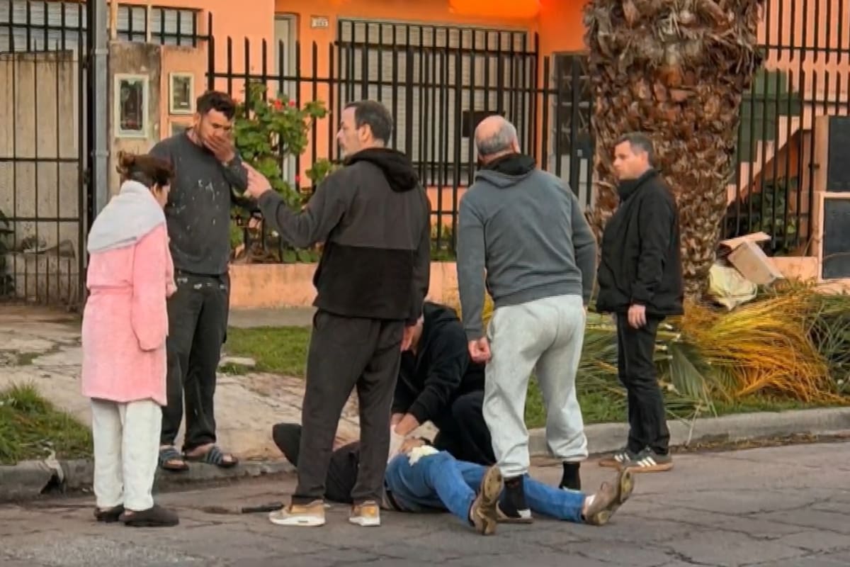 El comisario mayor retirado, herido tras el balazo recibido por los delincuentes cerca del colegio Emaús, de El Palomar