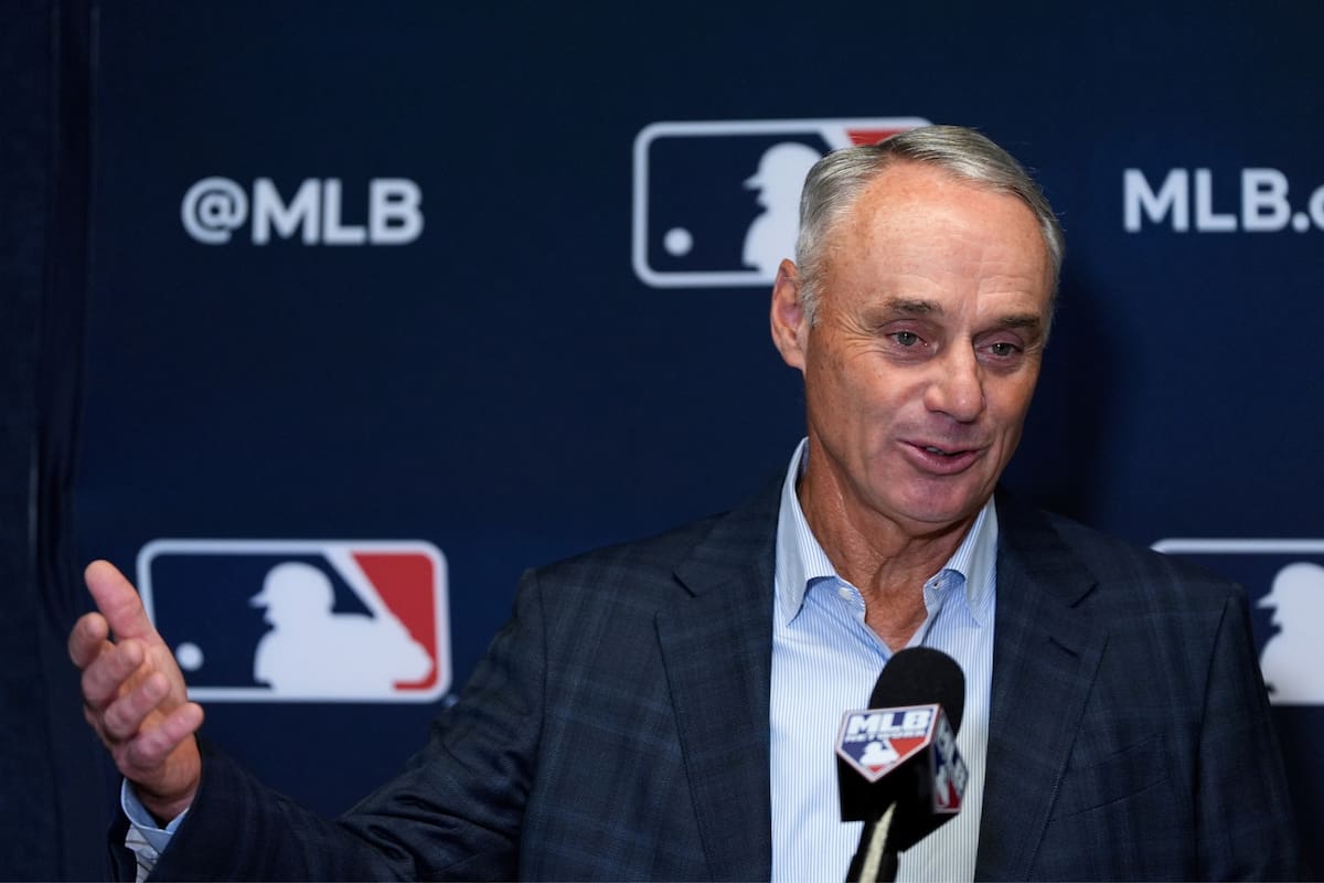 El comisionado Rob Manfred abrió el debate sobre una reorganización que cambiaría la estructura competitiva y el calendario del béisbol profesional en Estados Unidos