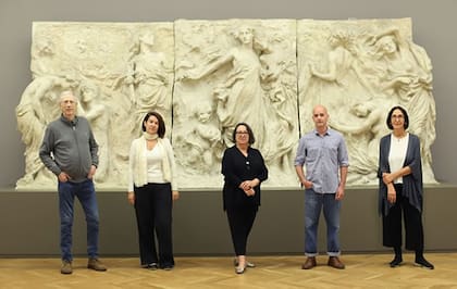 El Comité Asesor de compras para el Museo Nacional de Bellas Artes, integrado por Marcelo Pacheco, Mariana Marchesi, María Teresa Constantín, Sebastián Vidal Mackinson y Laura Malosetti Costa