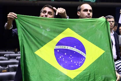 El Comité de Relaciones Exteriores de la Cámara de Representantes pidió a la familia del presidente brasileño que se mantengan al margen de las elecciones norteamericanas, luego de un tuit del hijo de Bolsonaro