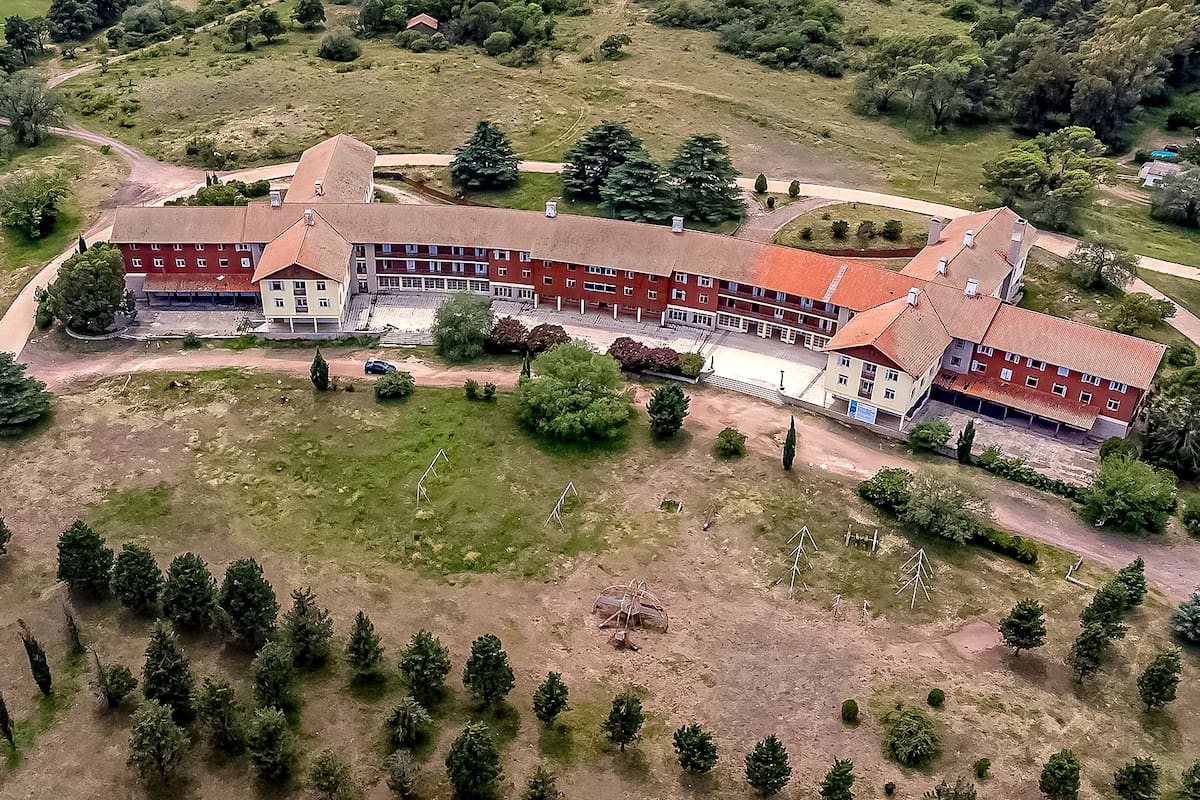 El complejo de Córdoba a cargo del Ministerio de Turismo y Deportes compuesto por siete hoteles y 50 casas con una capacidad cercana a las 3000 plazas