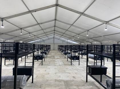 El complejo de detención será administrado por el ICE e incluirá acceso a representación legal, biblioteca jurídica y áreas recreativas