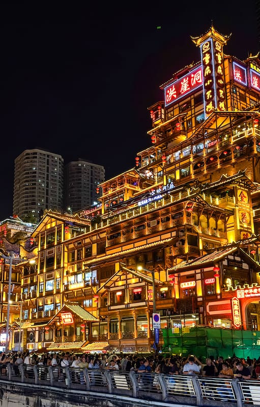 El complejo Hongyadong, brillantemente iluminado