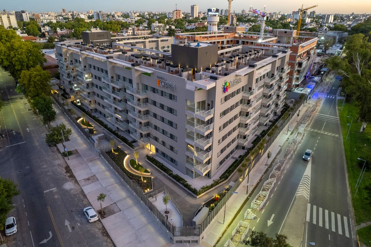 El complejo MilAires, en Villa Devoto, ocupa casi tres hectáreas sobre la avenida Salvador María del Carril y frente a la General Paz