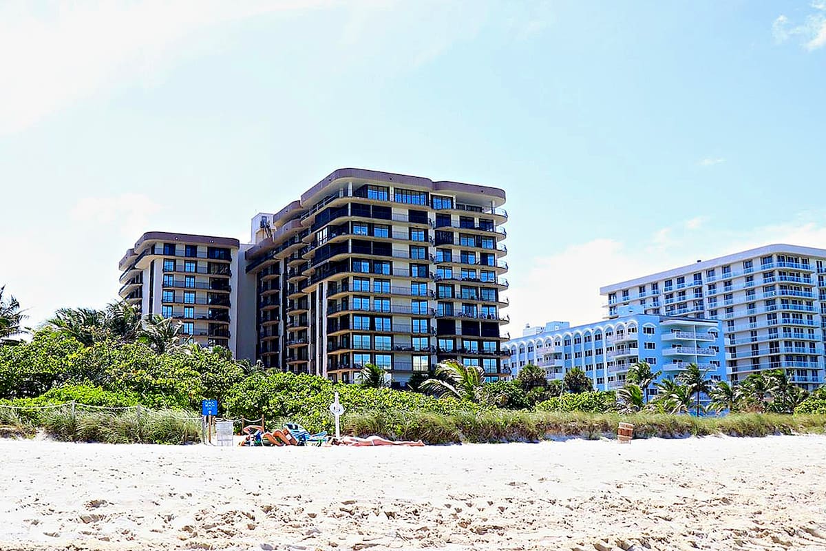 El complejo que sufrió un derrumbe en una de sus alas, en Miami Dade