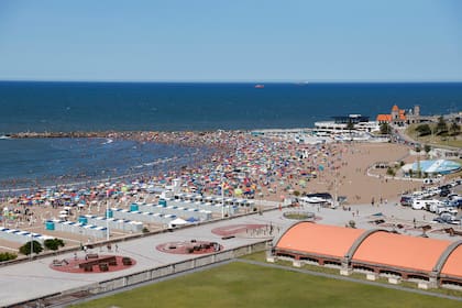 El completísimo menú de actividades es perfecto tanto para grupos de amigos como para parejas y familias. Playa, gastronomía, deportes acuáticos y vida nocturna para todos los gustos.