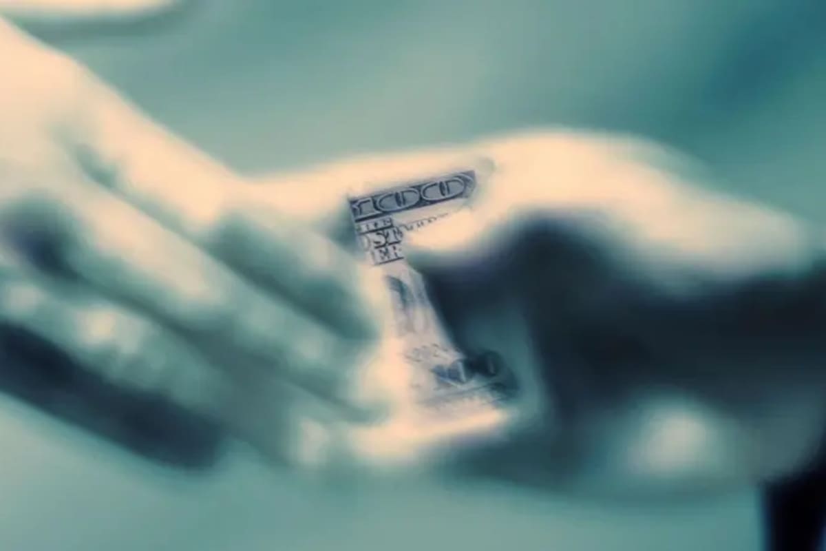 El comportamiento ético de los funcionarios está regulado por varias normas, entre ellas, no pueden aceptar obsequios