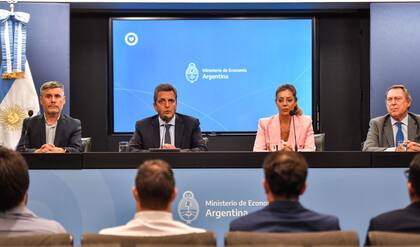 El comunicado grabado de Sergio Massa, donde anunció la intervención administrativa por 180 días de Edesur, duró cinco minutos y fue cerrado a la prensa