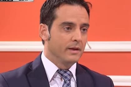 El comunicador especializado en temas policiales fue interceptado por cinco personas para robarle su vehículo y recibió golpes con un arma y patadas