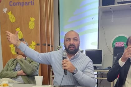 El concejal de Juntos, Eduardo "Lalo" Creus, en la reunión con la autoridades de la SRA