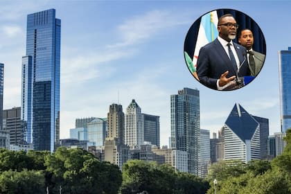 El Concejo Municipal de Chicago revisará la ordenanza propuesta del alcalde Brandon Johnson el 23 de septiembre (archivo)