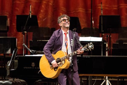 El “concierto para Charly” terminó cerca de las 22 de anoche, pero su música siguió sonando hasta el amanecer, aquí, allá y en todas partes