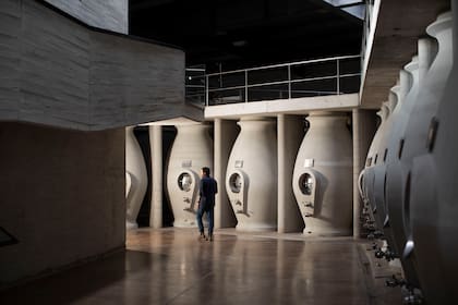 El concreto fue el material elegido para las vasijas de fermentación y posterior guarda de los vinos.