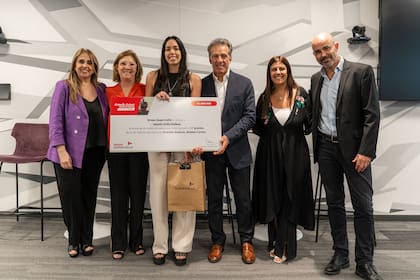 El concurso literario “Grandes Autores, Relatos Cortos” es un espacio para fomentar la escritura entre los clientes del banco, y compiló un libro con los relatos ganadores de las ediciones pasadas